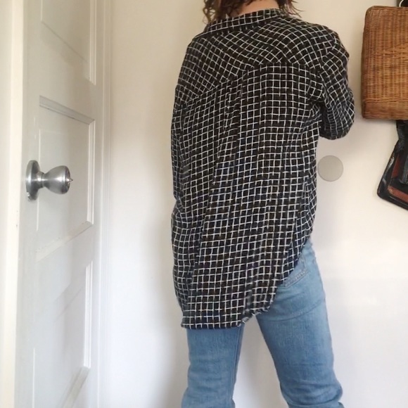 Black and white button up blouse - Picture 4 of 4